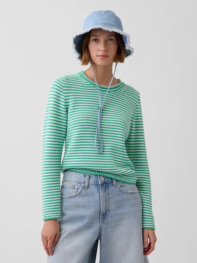 Cappello a secchiello con bordi sfrangiati