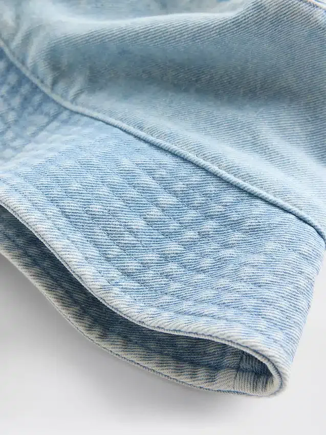 Cappello a secchiello in denim