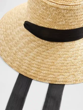 Cappello di paglia a tesa larga