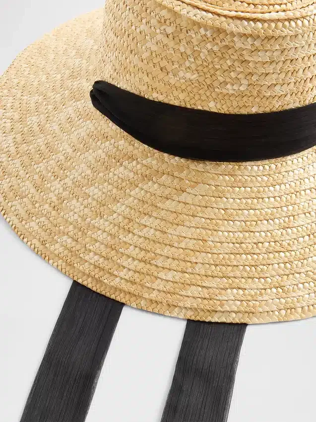 Cappello di paglia a tesa larga