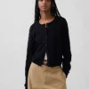 Cardigan corto dalla vestibilità comoda in 100% cotone
