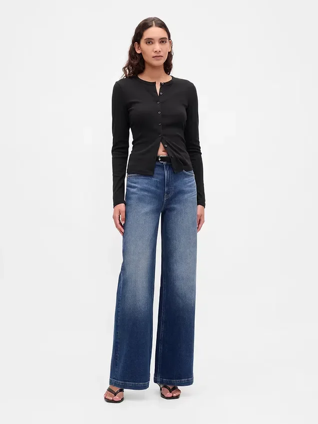 Cardigan moderno a girocollo