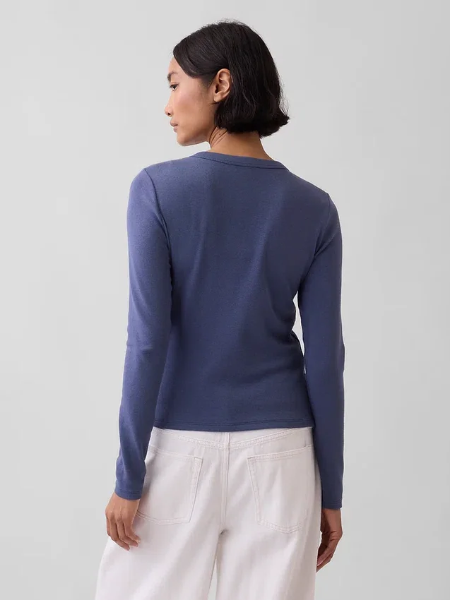 Cardigan moderno a girocollo