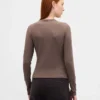 Cardigan moderno a girocollo