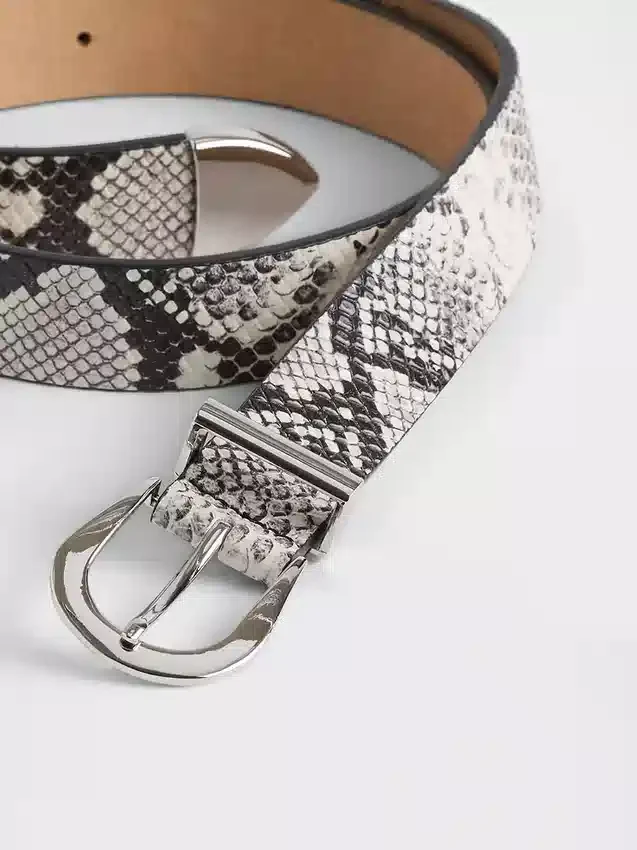 Cintura in pelle con stampa serpente