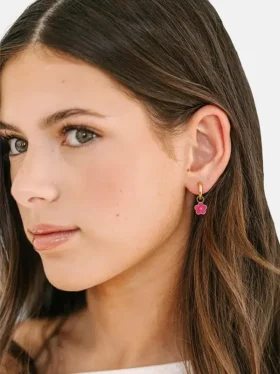 Ciondolo a forma di fiore rosa shocking di Pierced Co per orecchini Huggie