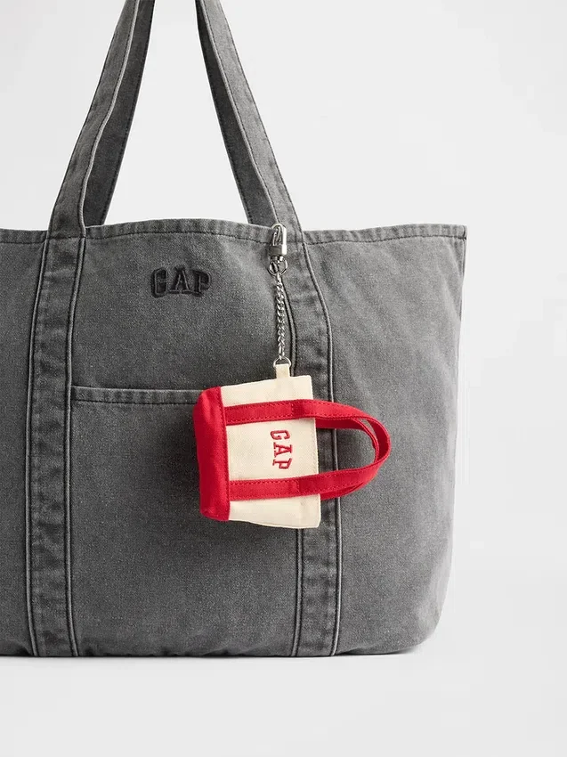 Ciondolo per borsa tote con logo