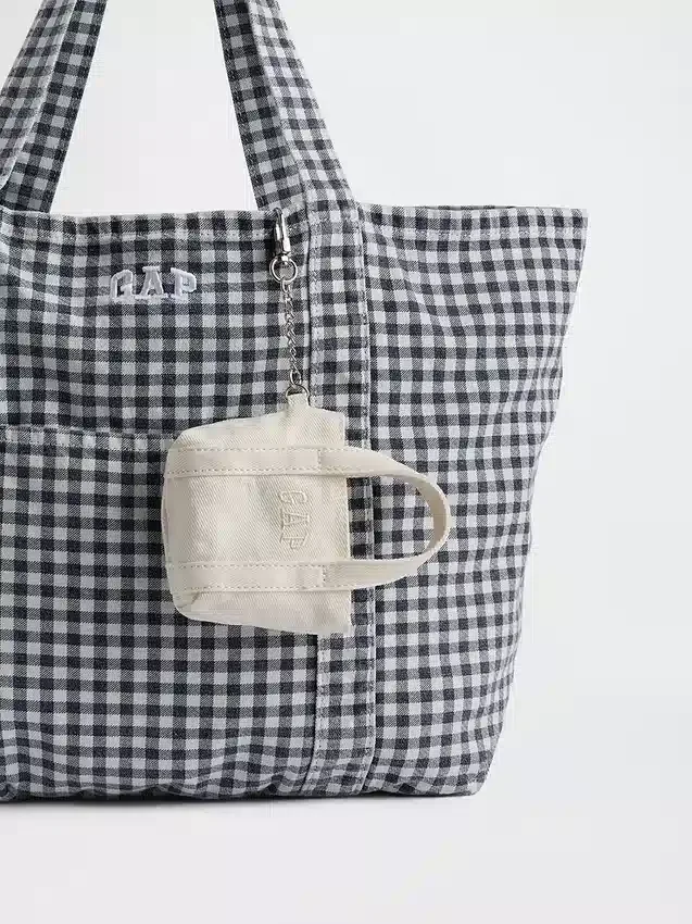 Ciondolo per borsa tote con logo