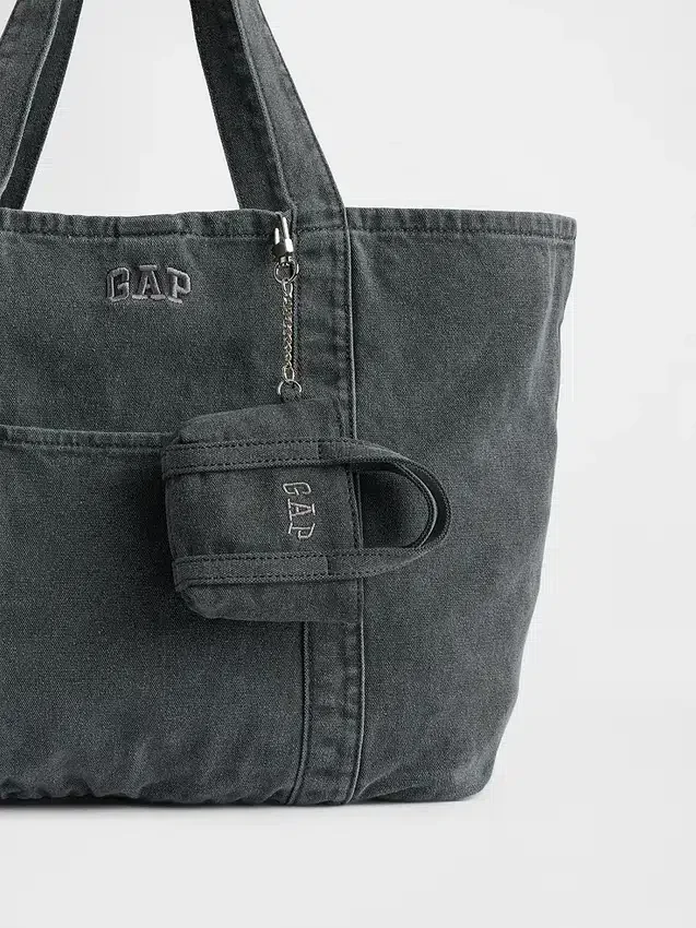 Ciondolo per borsa tote con logo