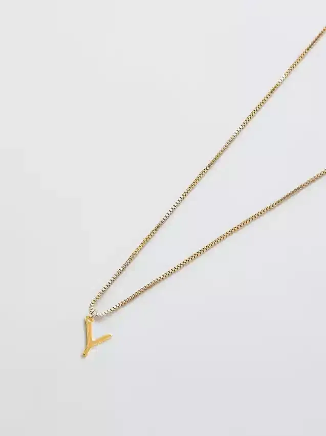 Collana Admiral Row con iniziale delicata in oro