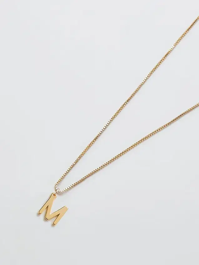 Collana Admiral Row con iniziale delicata in oro