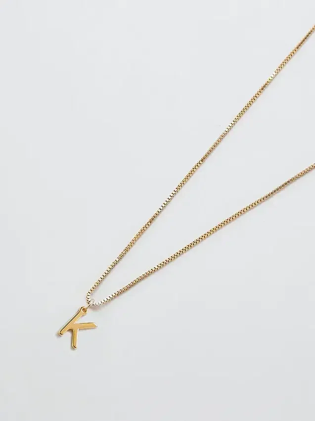 Collana Admiral Row con iniziale delicata in oro