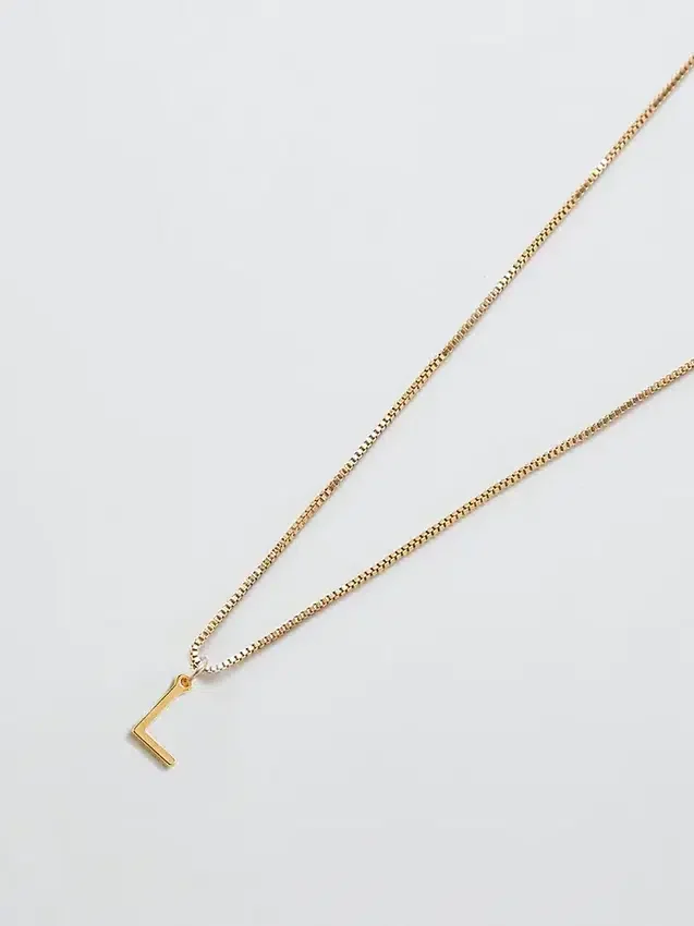 Collana Admiral Row con iniziale delicata in oro