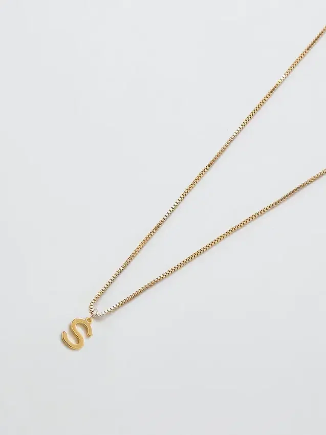 Collana Admiral Row con iniziale delicata in oro