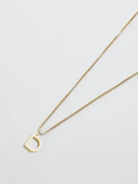 Collana Admiral Row con iniziale delicata in oro
