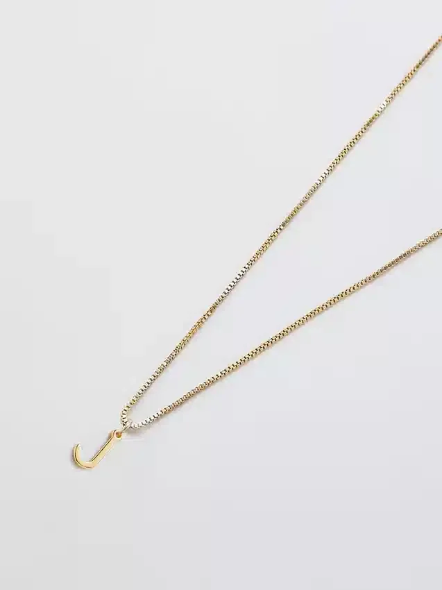 Collana Admiral Row con iniziale delicata in oro