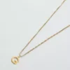 Collana con iniziale delicata in oro Admiral Row
