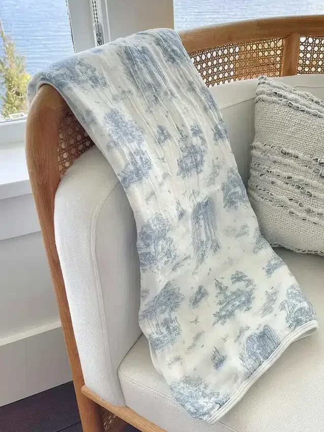 Copertina per neonati in bambù "Spring Toile" di The Gilded Bird