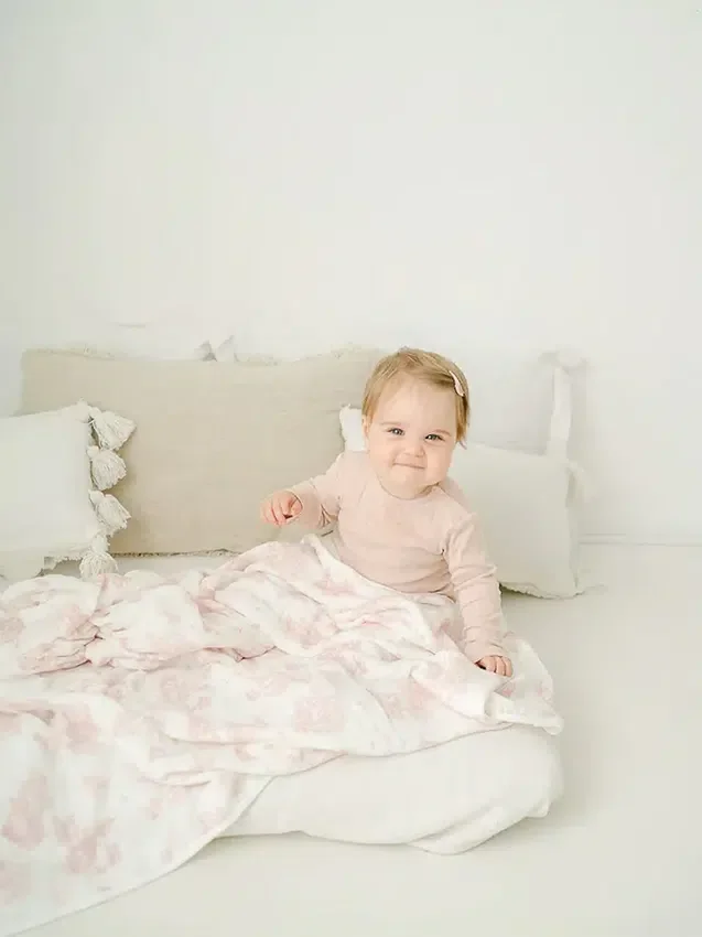 Copertina per neonati in bambù "Spring Toile" di The Gilded Bird