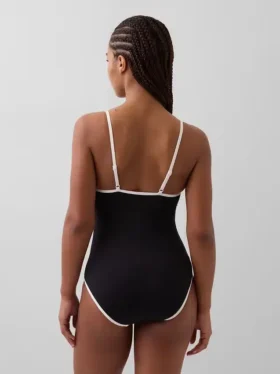 Costume da bagno con scollo rotondo