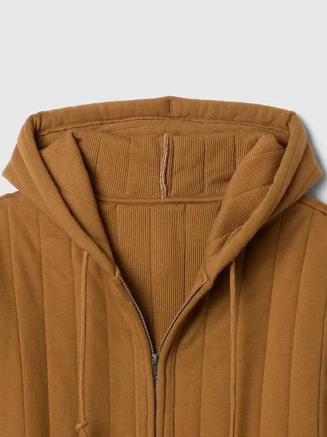 Felpa con cappuccio trapuntata e fodera a nido d’ape con zip