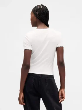 GAP × Disney “The Nightmare Before Christmas” di Tim Burton: T-shirt moderna dal taglio ristretto