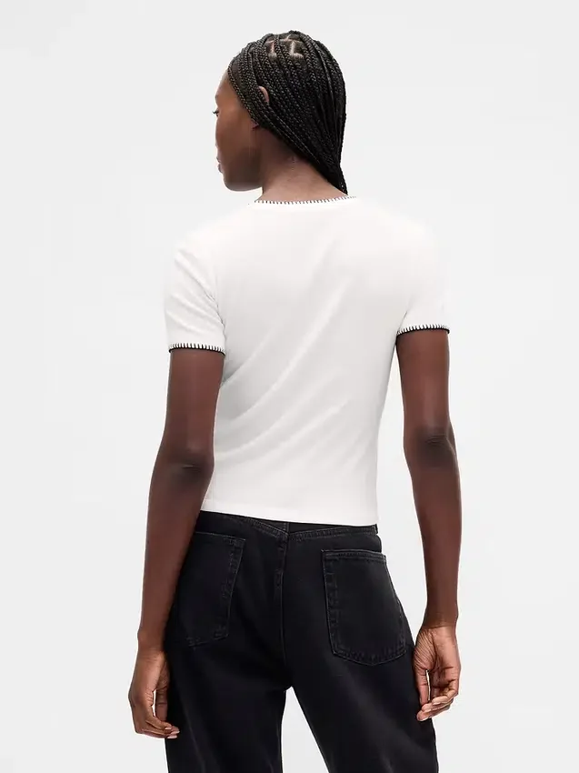 GAP × Disney "The Nightmare Before Christmas" di Tim Burton: T-shirt moderna dal taglio ristretto