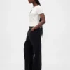 GAP × Disney "The Nightmare Before Christmas" di Tim Burton: T-shirt moderna dal taglio ristretto