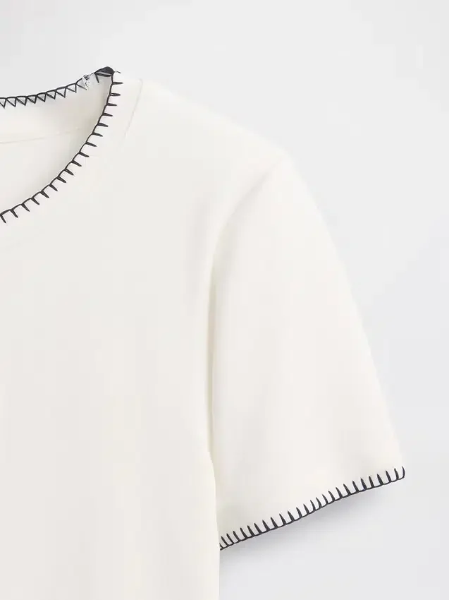 GAP × Disney "The Nightmare Before Christmas" di Tim Burton: T-shirt moderna dal taglio ristretto