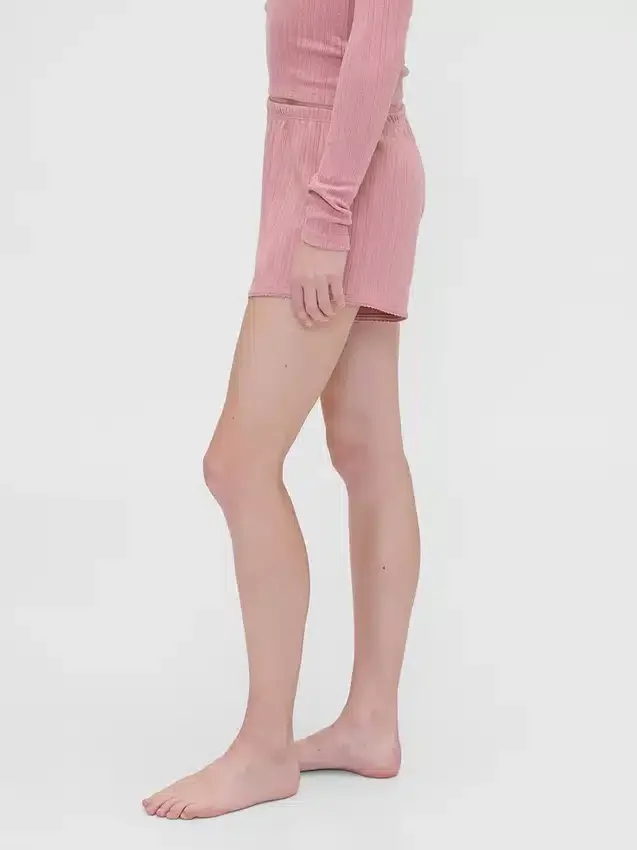 Gap × Summer Fridays: pantaloncini da pigiama in maglia pointelle