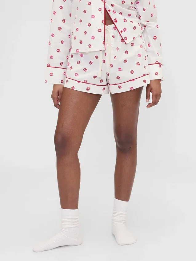 Gap × Summer Fridays Pantaloncini da pigiama in popeline con stampa "Kiss"