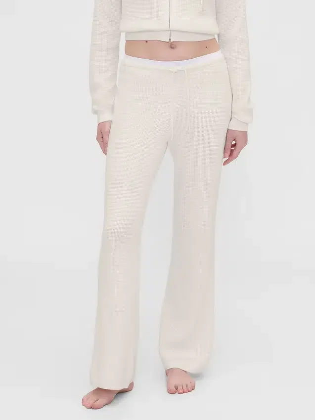 GAP × Summer Fridays Pantaloni a zampa in maglia a nido d’ape CashSoft