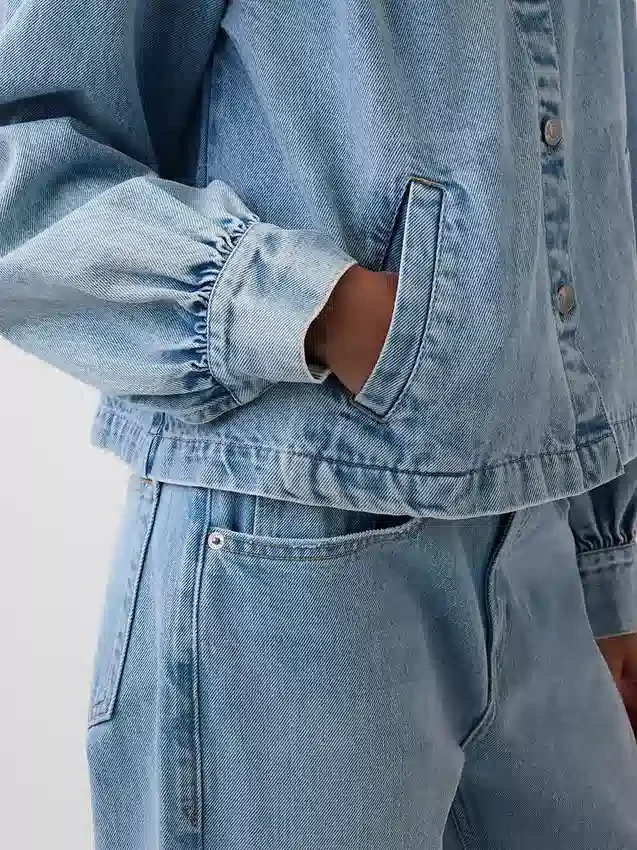 Giacca corta svasata in denim