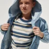 Giacca in denim da bambino con cappuccio e vestibilità comoda