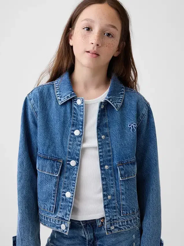Giacca in denim per bambini con tasche applicate