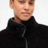 Giacca in sherpa riciclato con rifiniture in pelle vegana