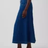 Gonna lunga in denim con cuciture e chiusura frontale a bottoni