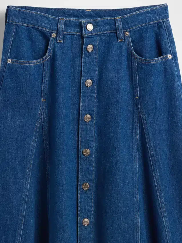 Gonna lunga in denim con cuciture e chiusura frontale a bottoni