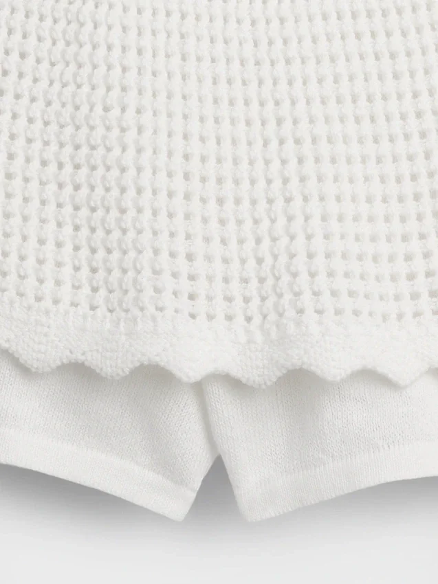 Gonnellina-pantaloncino a balze all'uncinetto per bambini