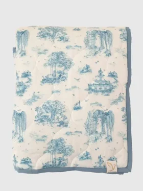 Il tappetino da gioco trapuntato “Gilded Bird Spring Toile”