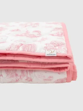 Il tappetino da gioco trapuntato “Gilded Bird Spring Toile”