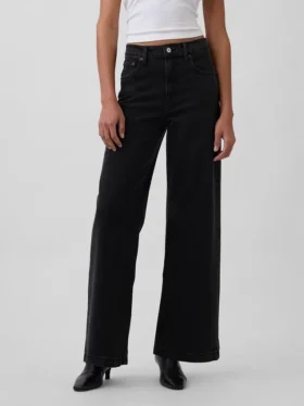 Jeans a vita alta con gamba larga