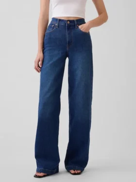 Jeans a vita alta con gamba larga