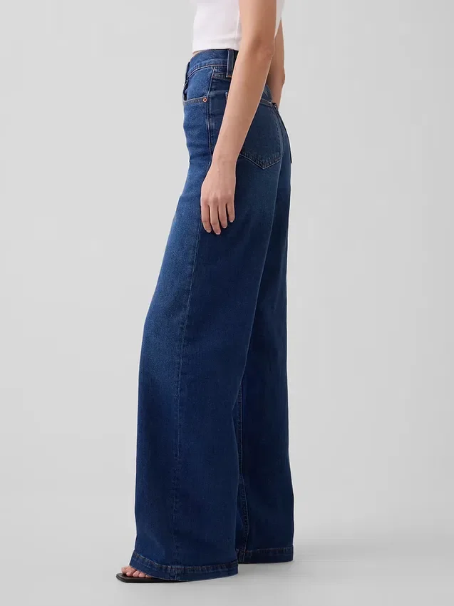 Jeans a vita alta con gamba larga