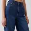 Jeans a vita alta con gamba larga