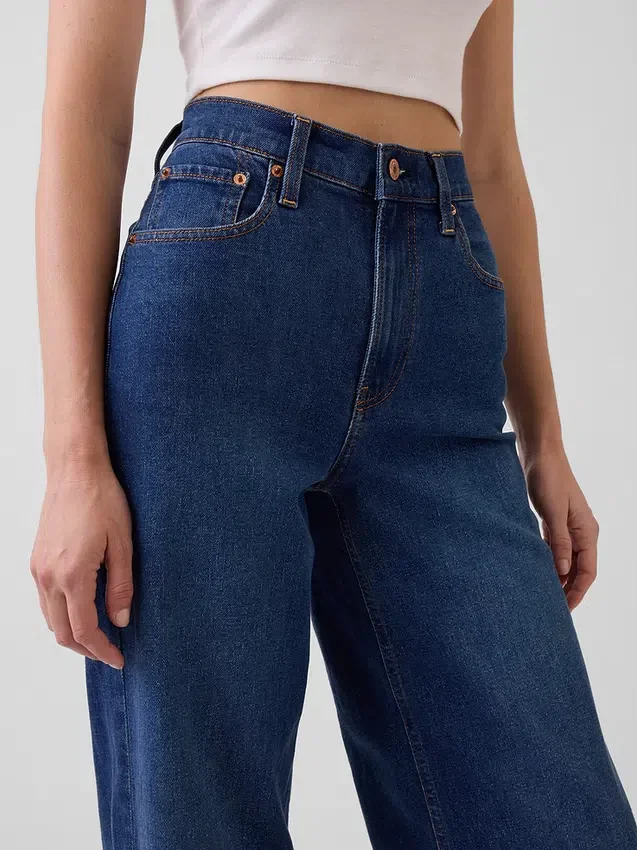 Jeans a vita alta con gamba larga