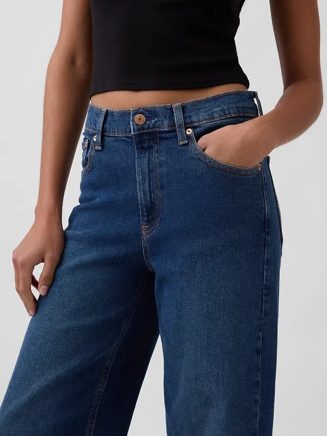 Jeans a vita alta con gamba larga
