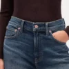 Jeans a vita alta con gamba larga