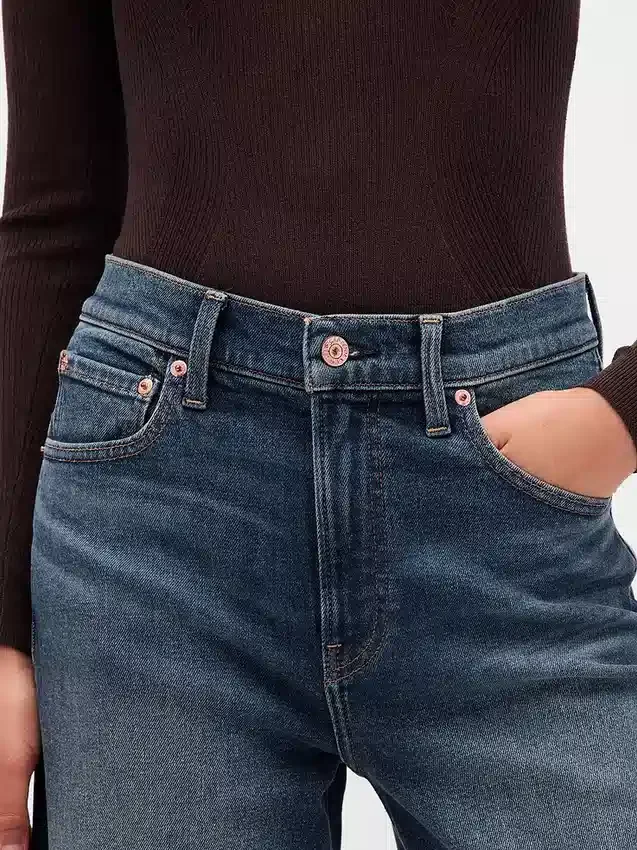 Jeans a vita alta con gamba larga