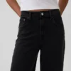 Jeans a vita alta con gamba larga